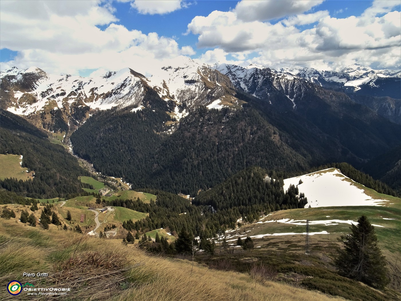 67 Vista sul percorso di salita e discesa per Ca' S. Marco dalla Madonna delle nevi.JPG